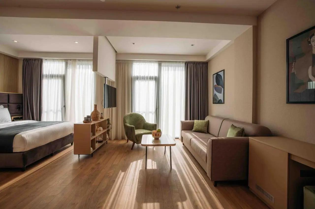 Hotel Monday by DNT Group