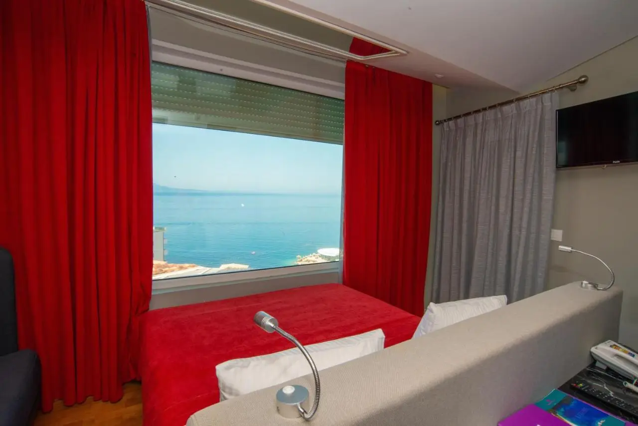 Bougainville Bay Hotel
