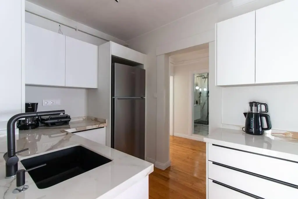 Historic 2BR Gem in Downtown Sisli AC in All Rooms