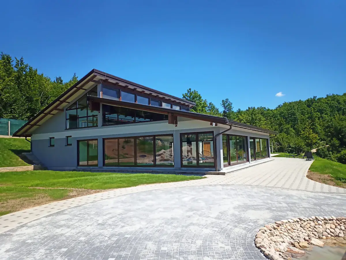 Ground floor, 3BDR, shared pool