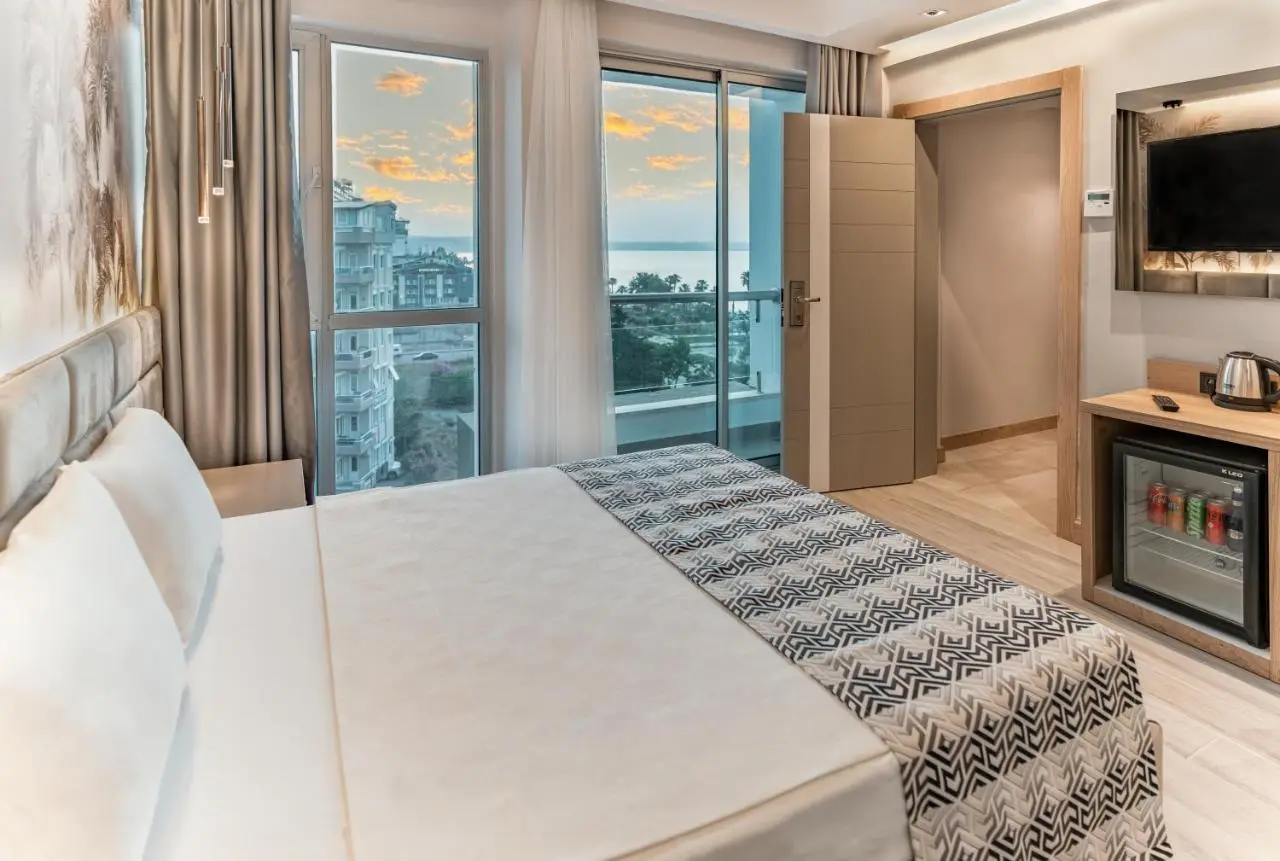 PEARLY HOTEL