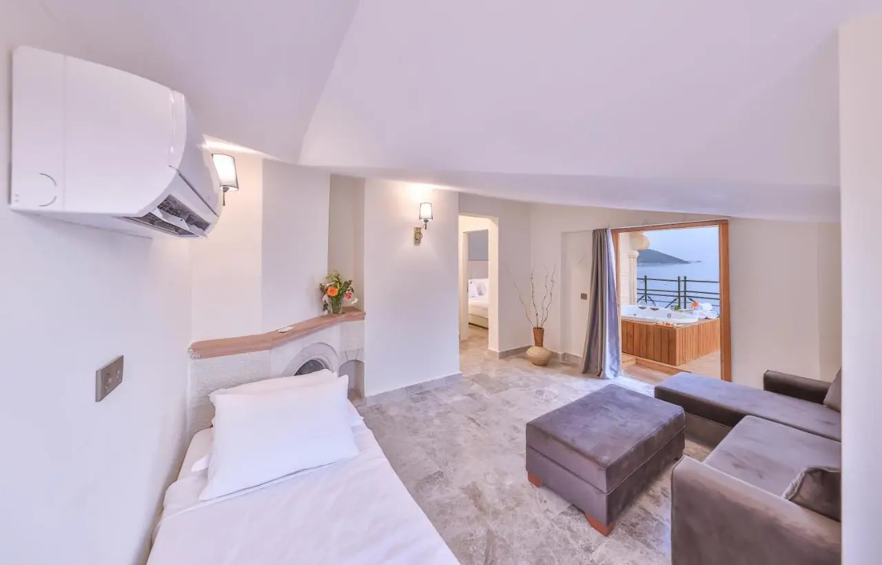 Hera Hotel