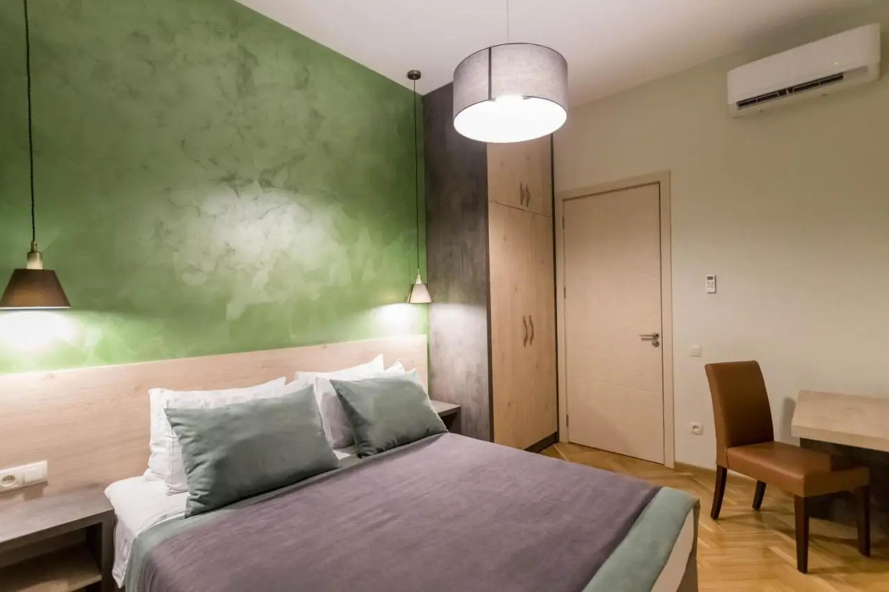 Luxury 3 BR apartment by Freedom square City Center