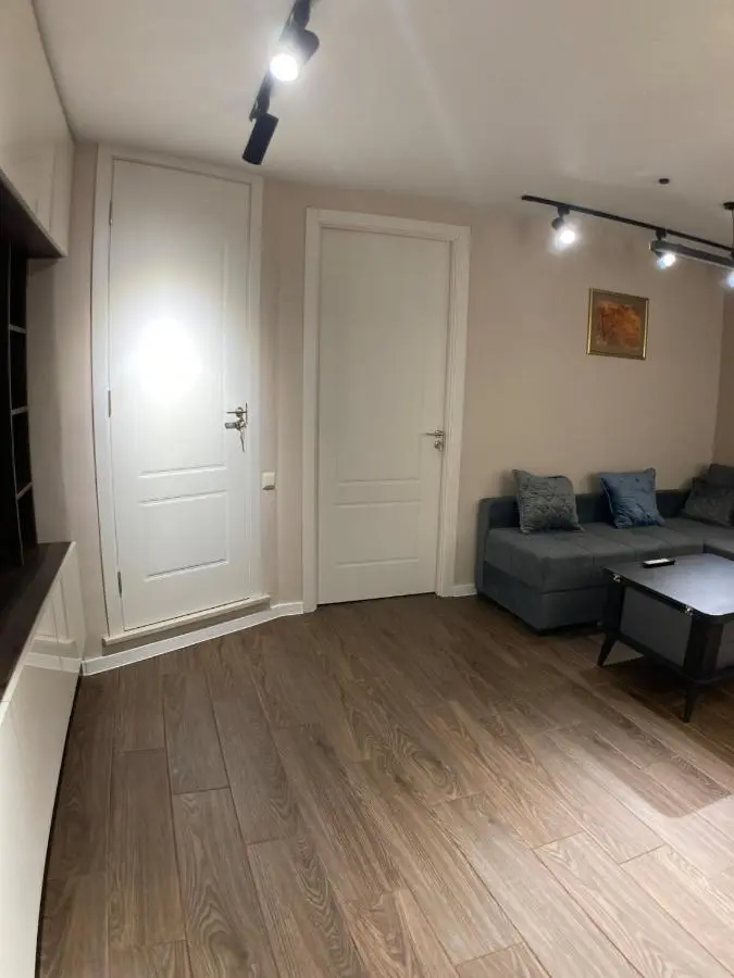 A cozy and comfortable semi-basement apartment