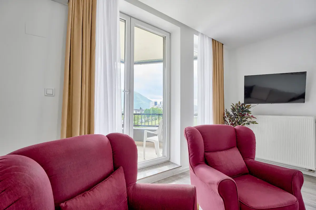 Deluxe Two-Bedroom Riverview Apartment