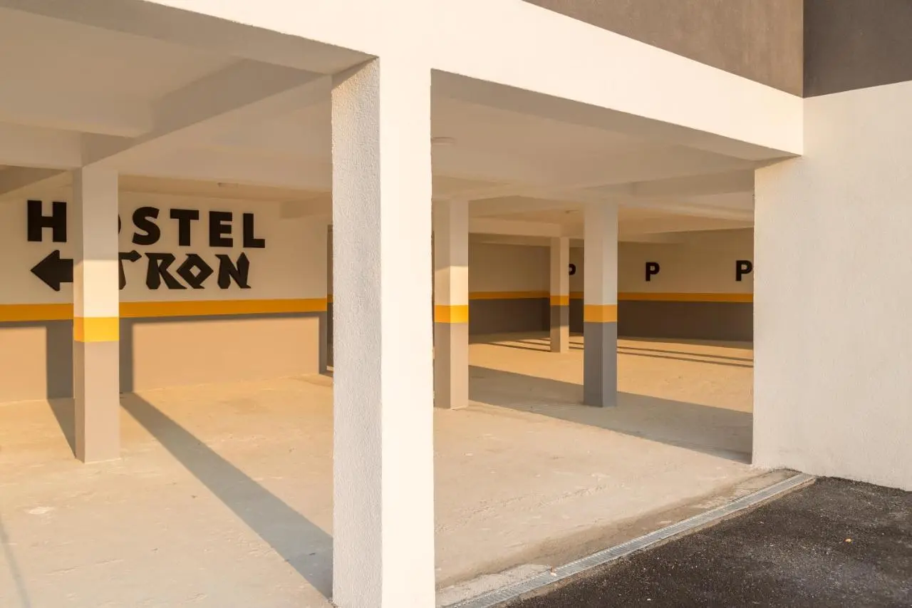 Hostel Tron