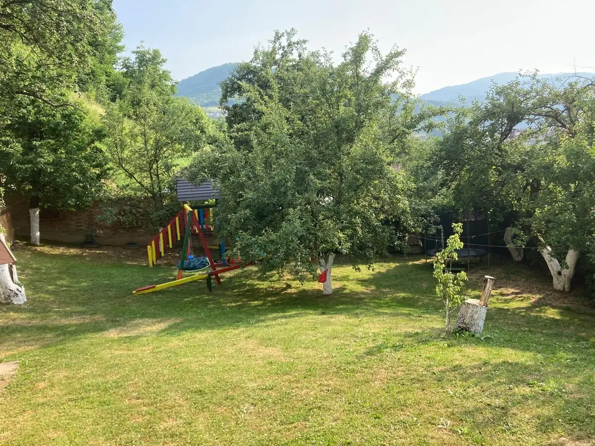 1-min to Bus /  House with Big Garden and BBQ