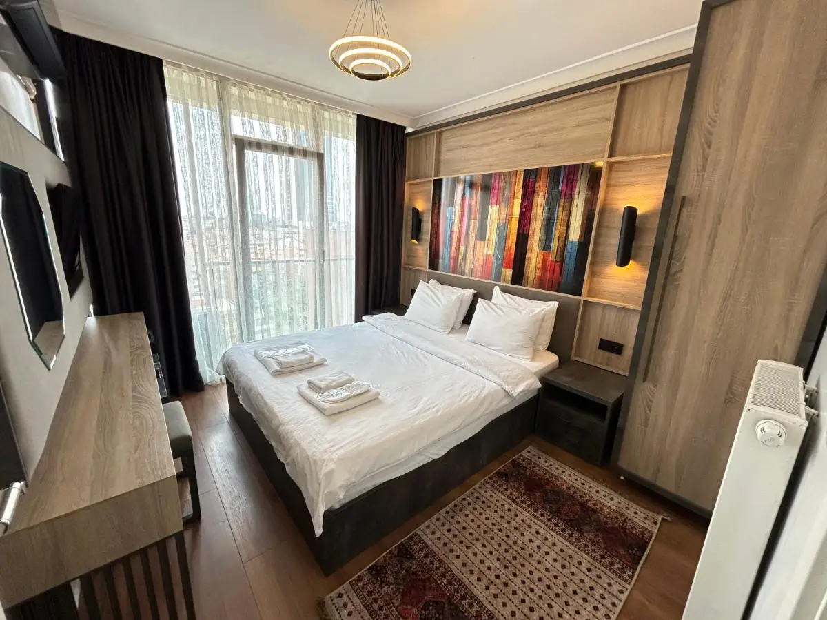 Roni Apartments, Close to the metro and parking