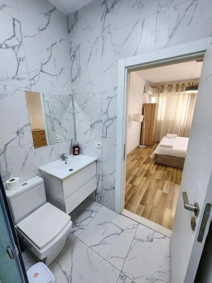 2E Apartment Myslym Shyri