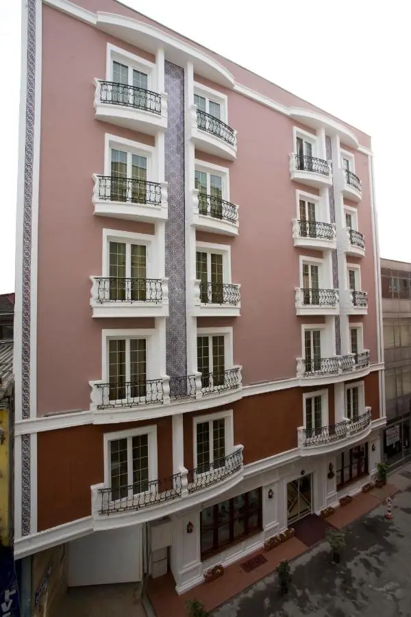 Maywood Hotel