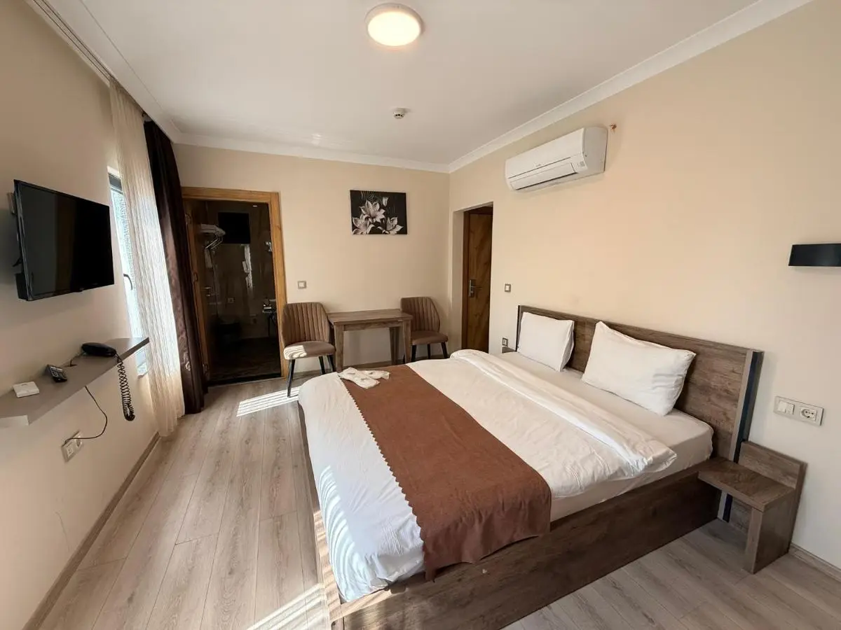 Rena Grand Residence & Suit