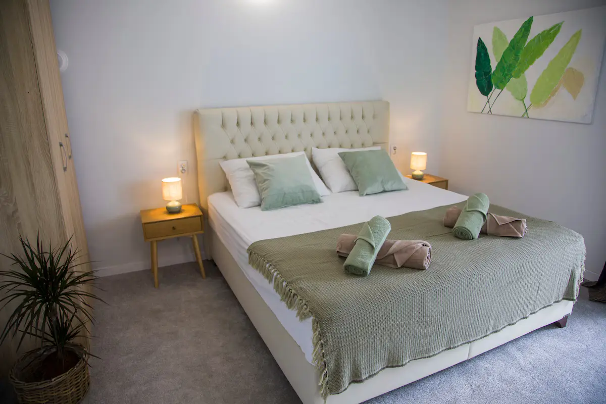 Riverside Pearl-house by the river/swimming pool