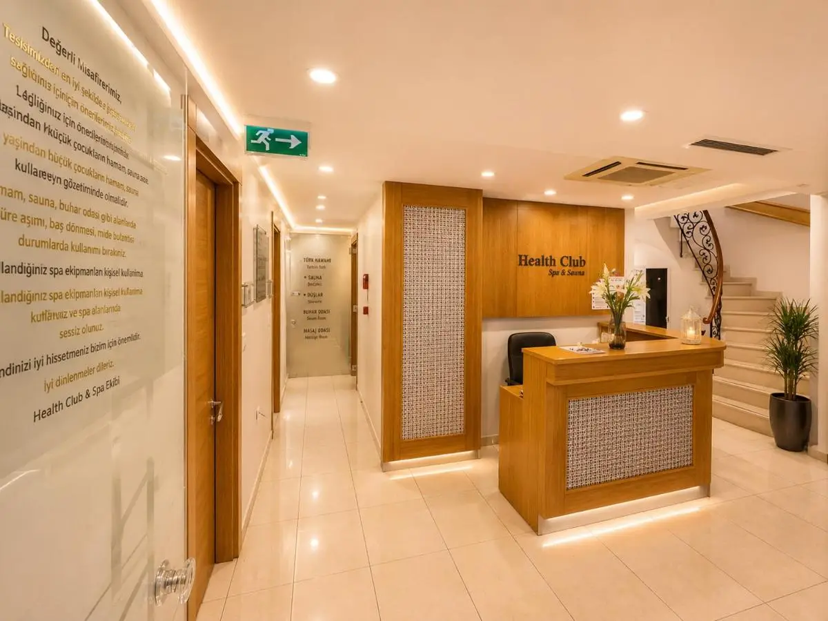 GLK PREMIER The Home Suites & Spa