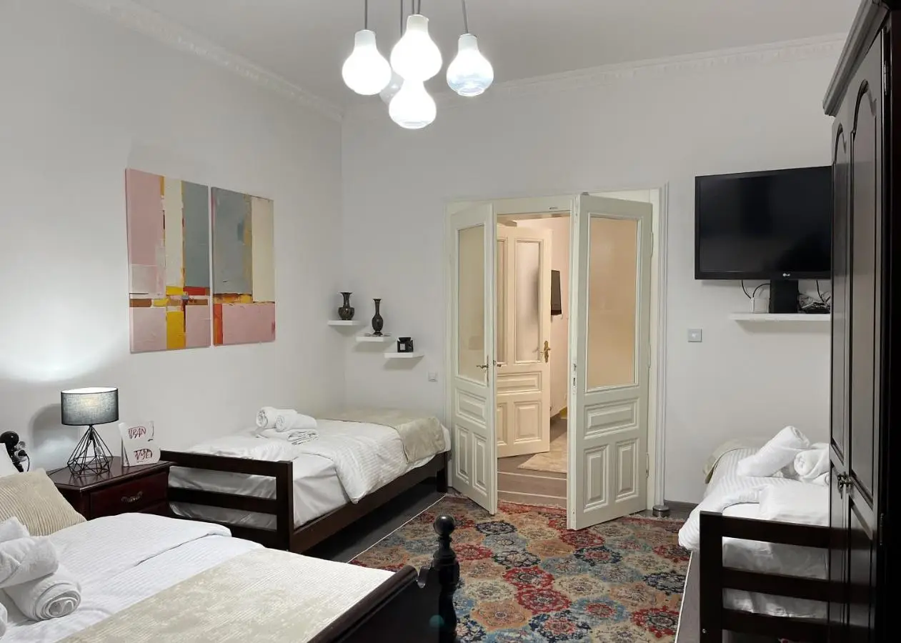 Main Street Retreat Apartment with Free Parking