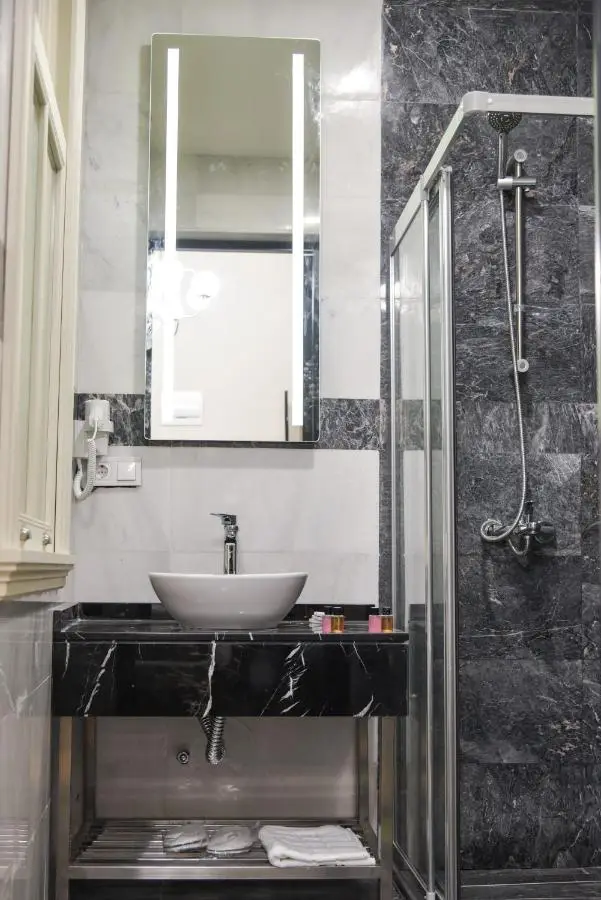 LUXIR HOTEL