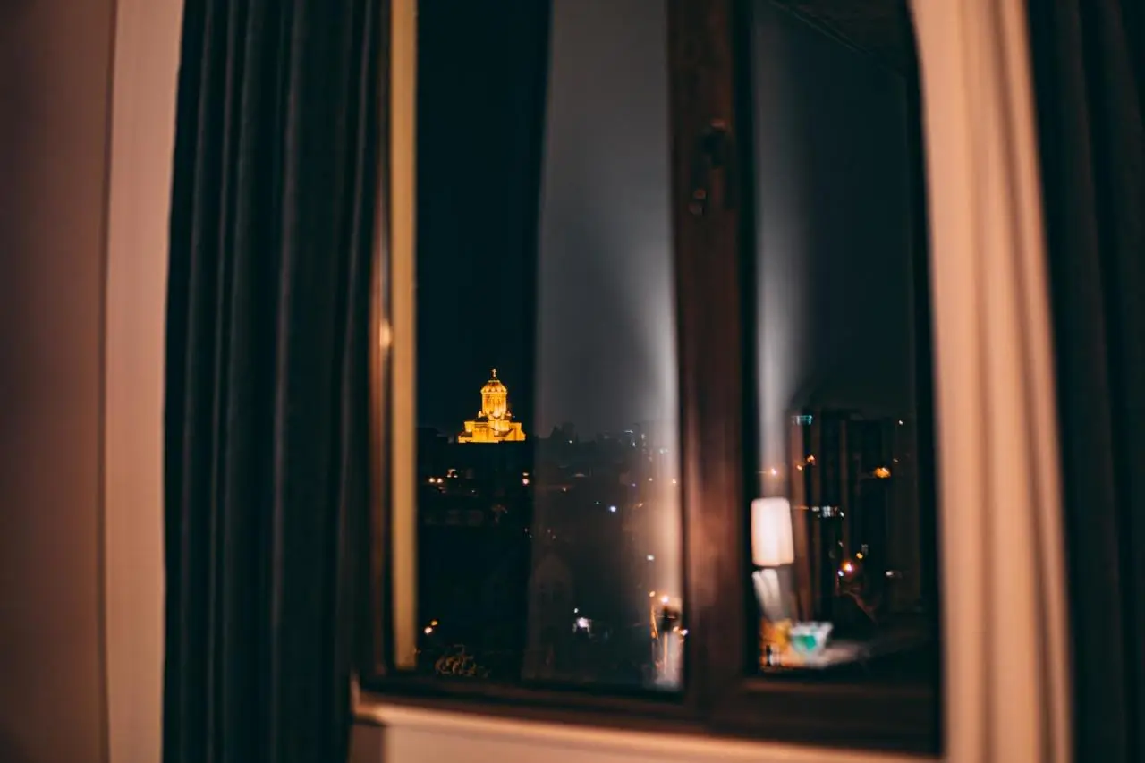 APARTMENT SIXTEEN