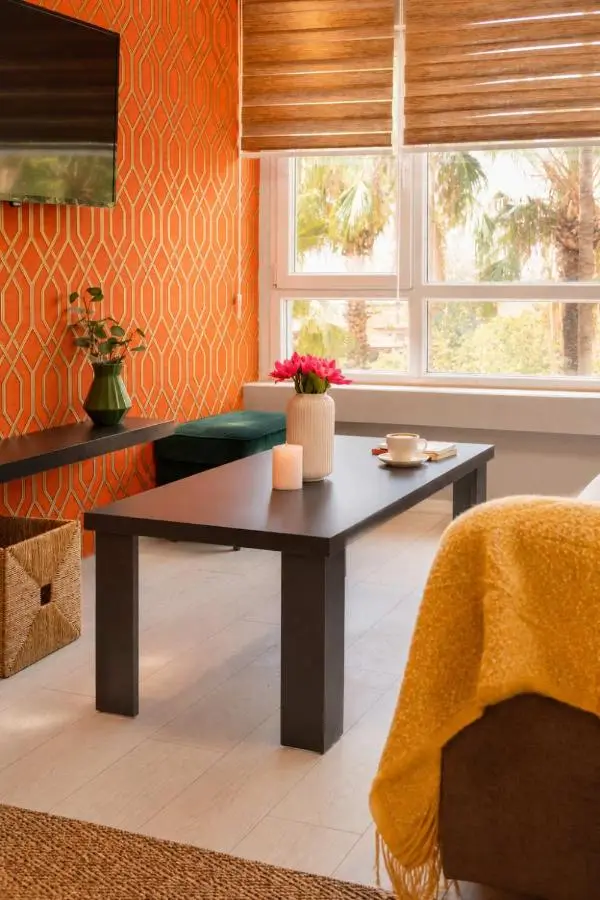 Hadrian Modern Amber Apartment in Prime Old Town Location