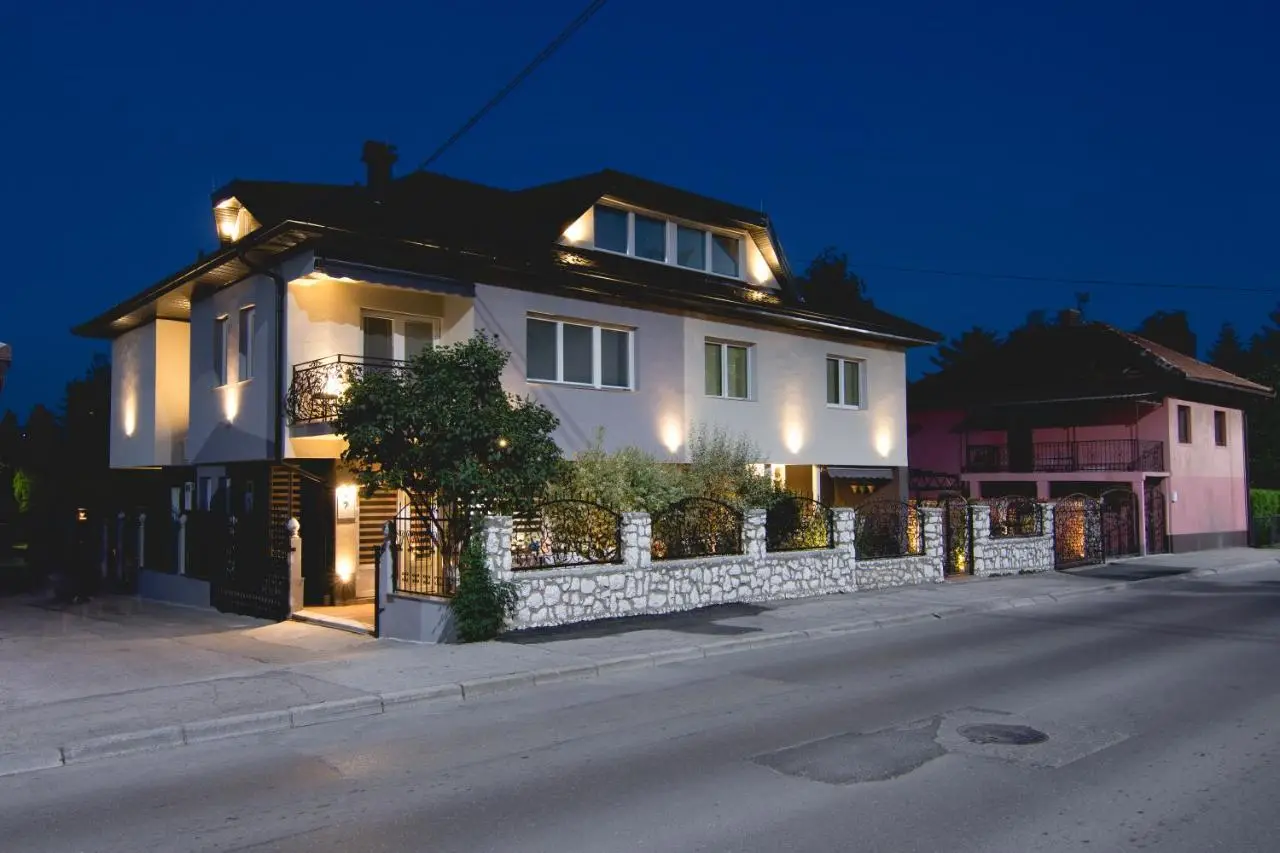 APARTMENTS VRANAS