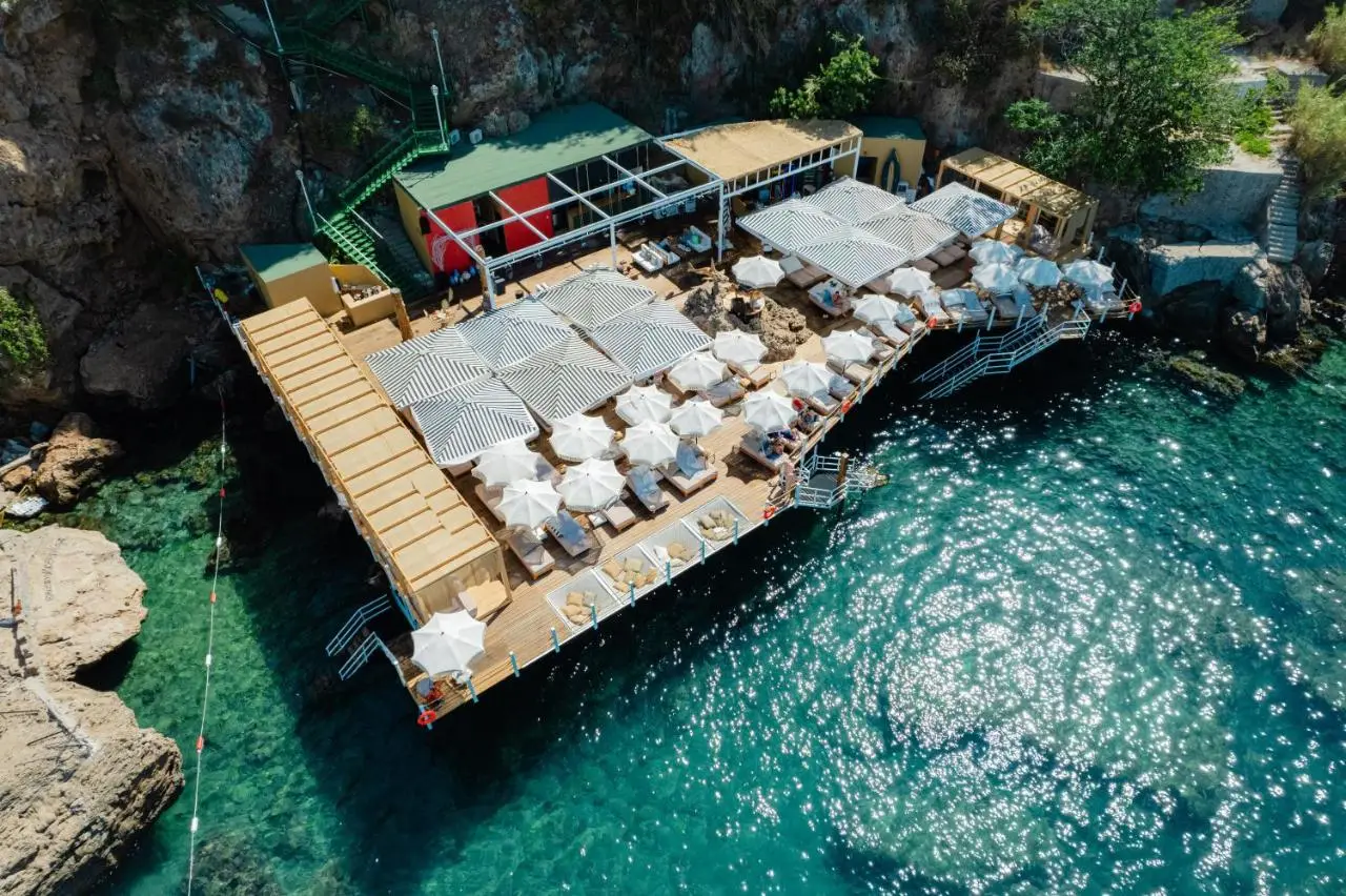 Lucky Monkey Hotel
