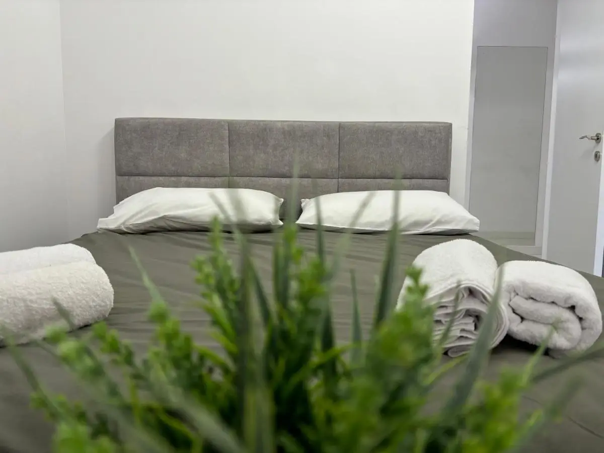 Center, Selvia White Apartment