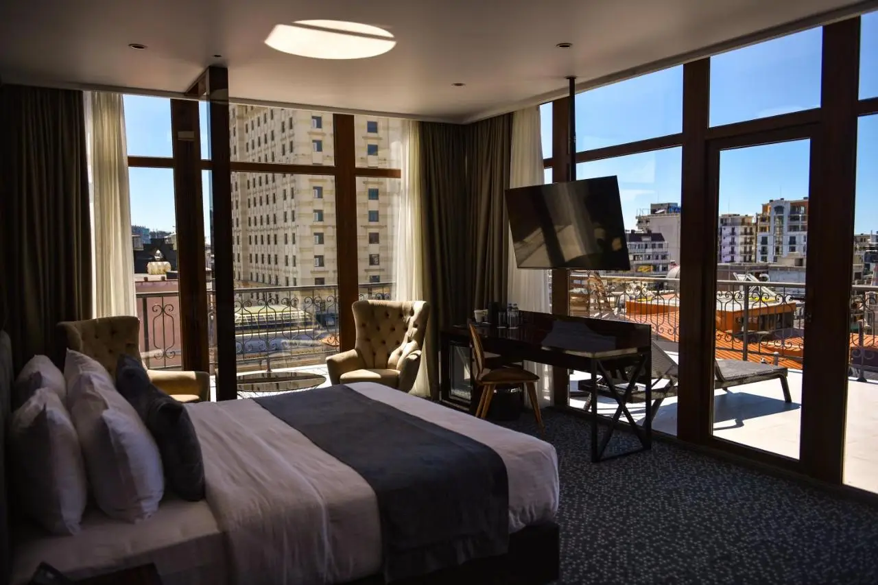 Hotel Monarch