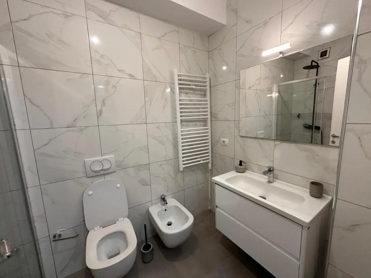 Spacious 2-Bedroom Apartment Near Center