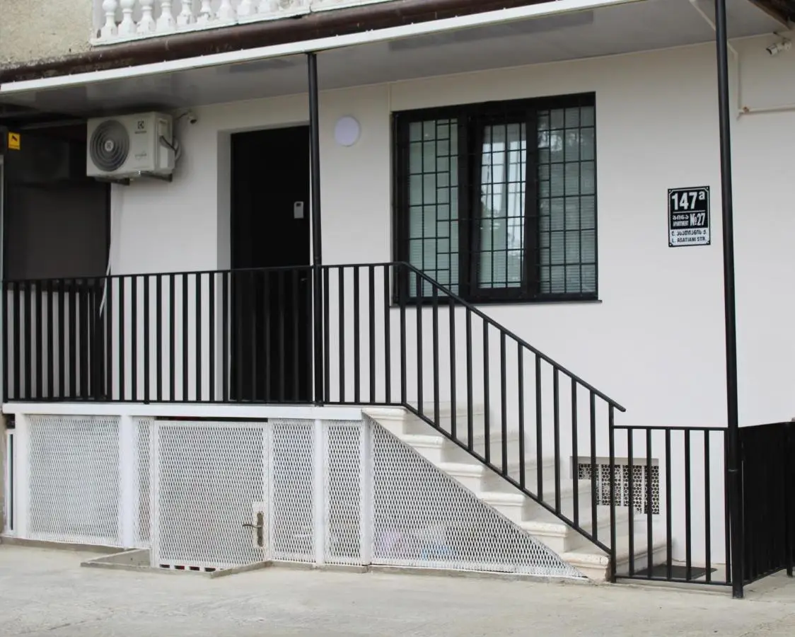 APARTMENT #27