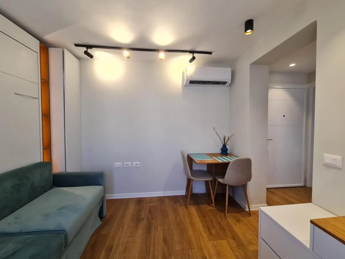 Adore - Modern Studio