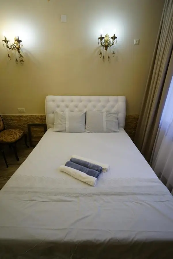 Hotel Daisy S Home