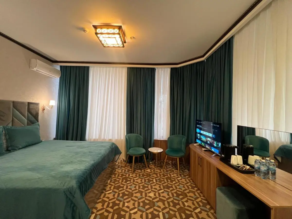 Alison Boulevard Hotel