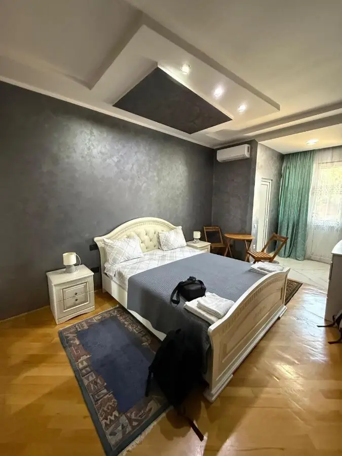Makos Guest House