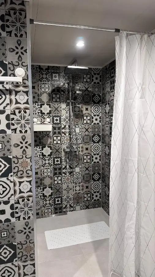 Alachiq Glamphouse