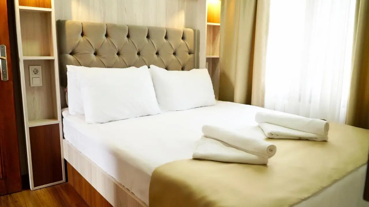 QONAQ HOTEL & SUITES