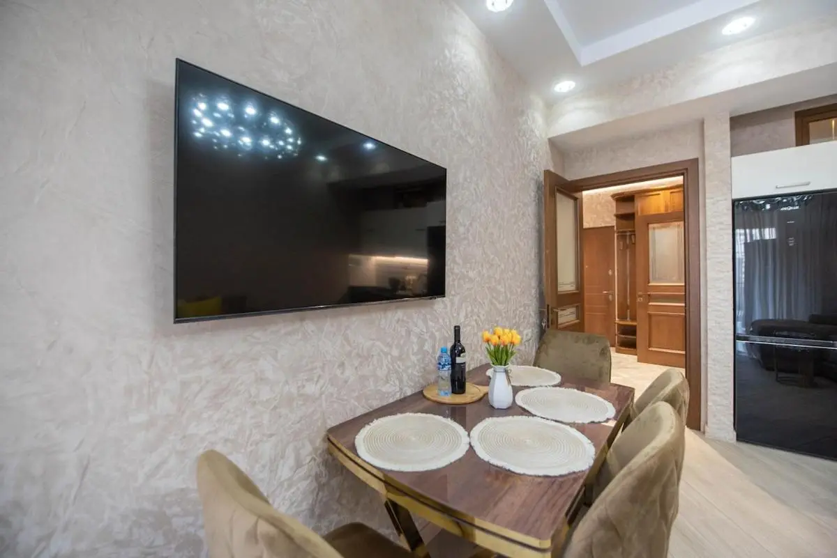 2-Bedroom Apartment with Spacious Park View Balcony - Parking - Vake, Tbilisi