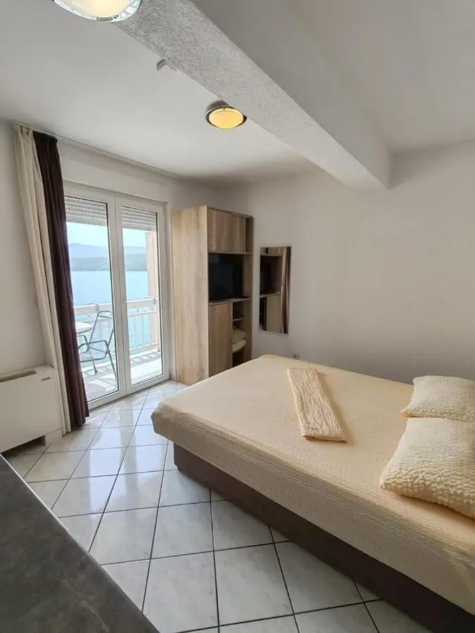 Villa Raguž sa Privatnom plažom i Garažom