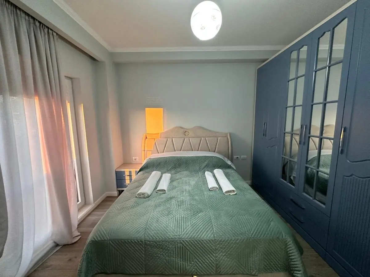 Spacious 2-Bedroom Apartment Near Center