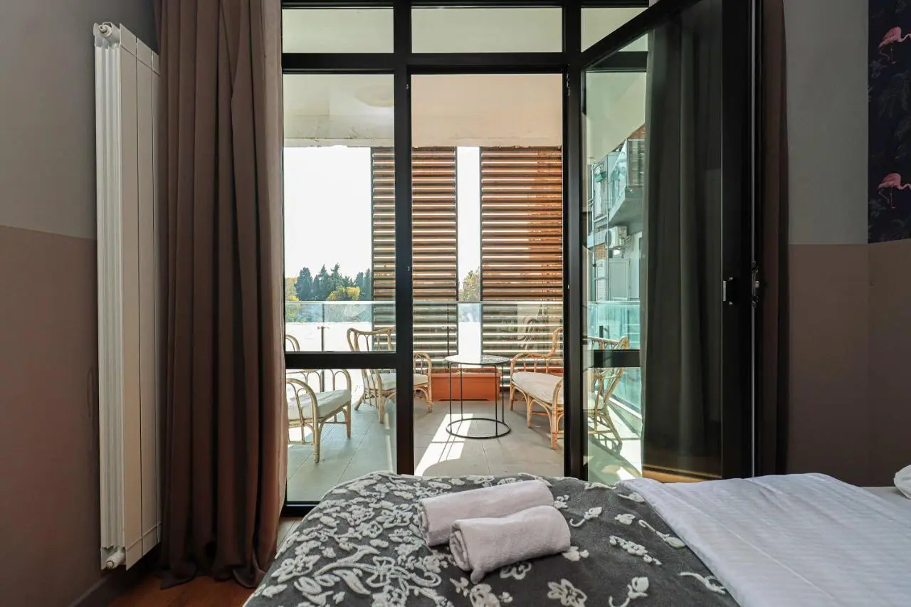 Wehost Apartment - On-site Pool & Gym - Not Included