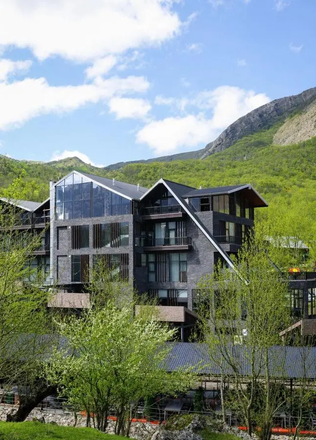 Grotto Resort & Restaurant