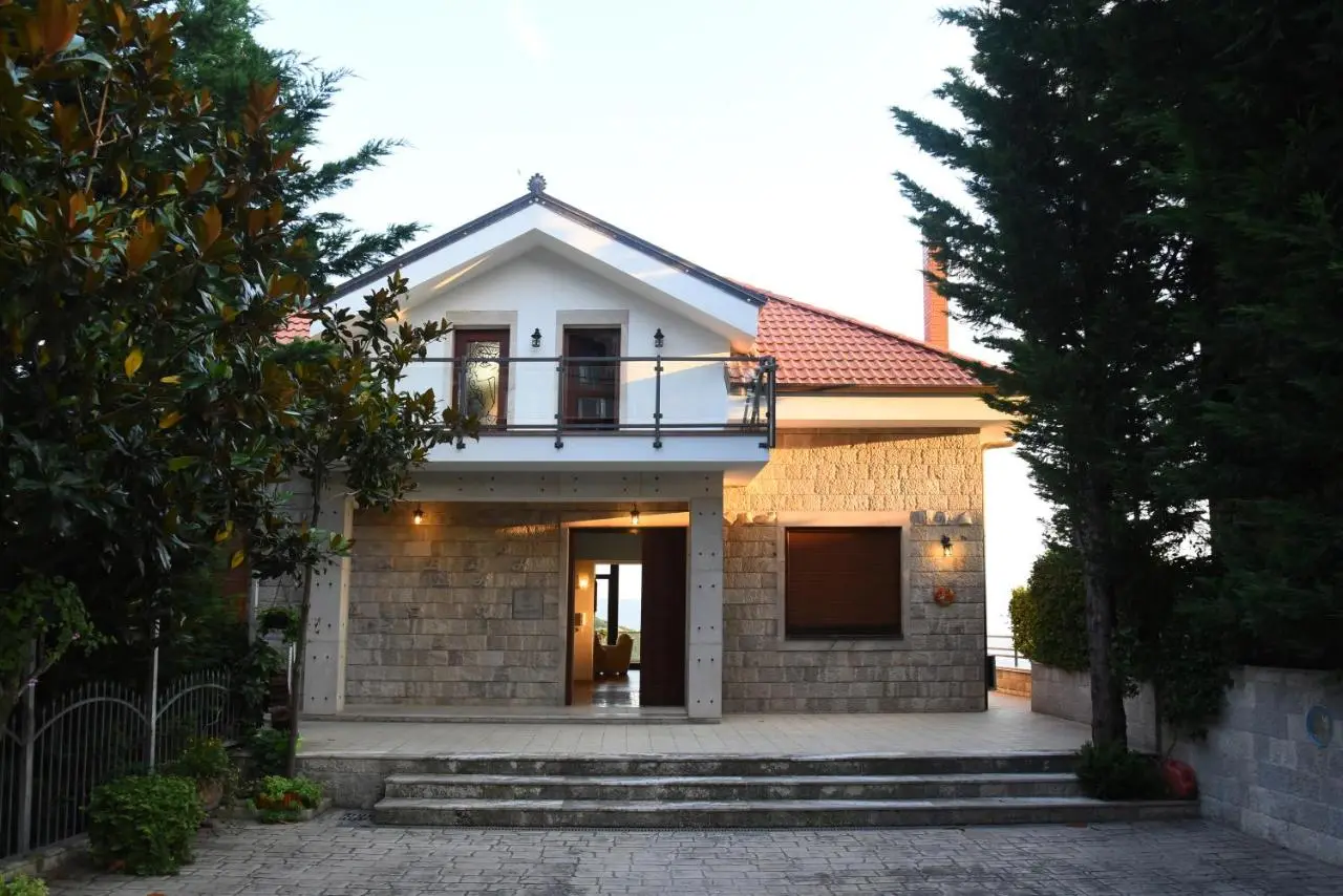 #IoniaHouse Surrel Villa