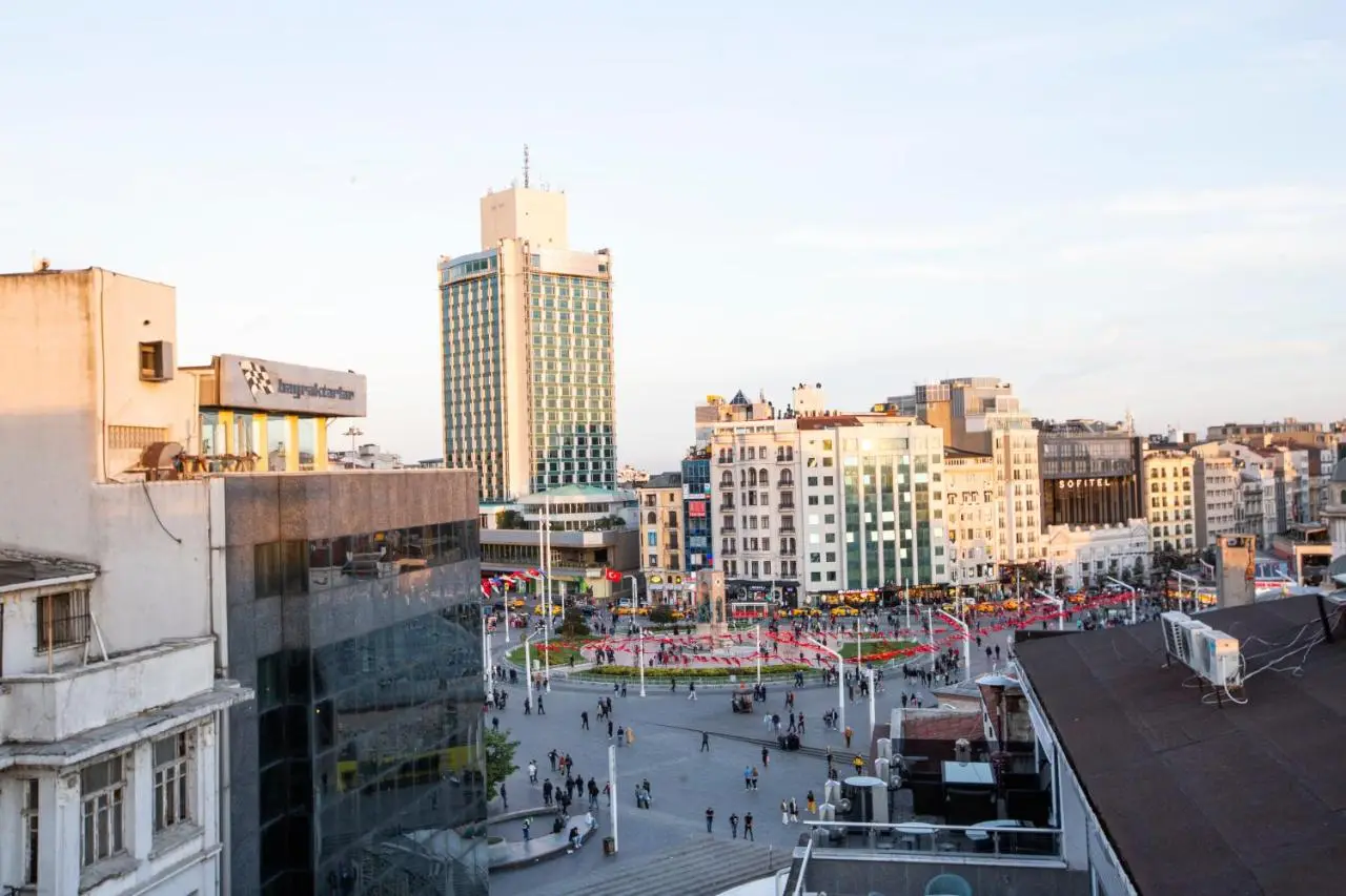 Taksim Square Leon's Hotel