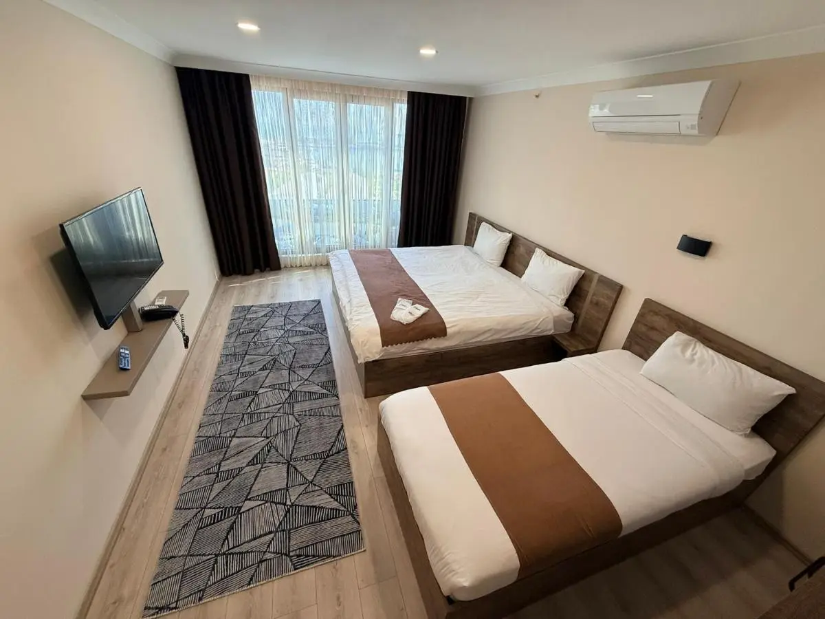 Rena Grand Residence & Suit