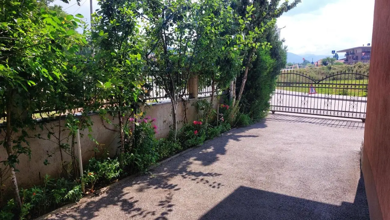 Apartman Nedim - Free Parking & Garden near Airport