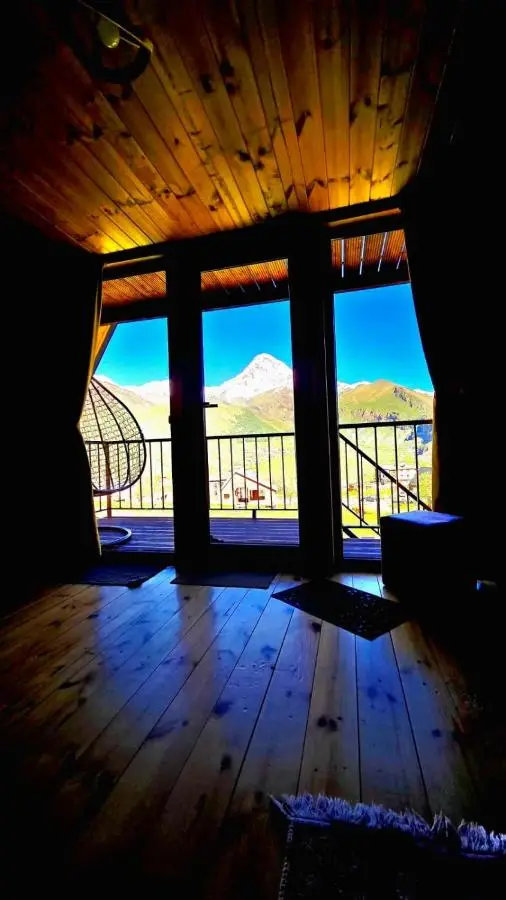 Elia Hut Kazbegi