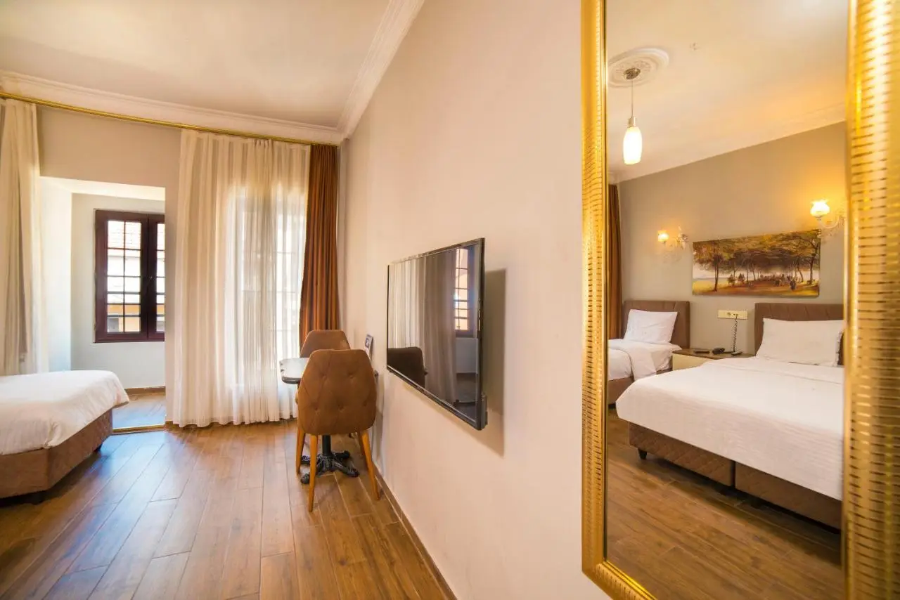 Zendy Suite Hotel