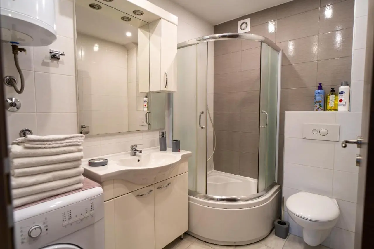 Green Riverside Apartment