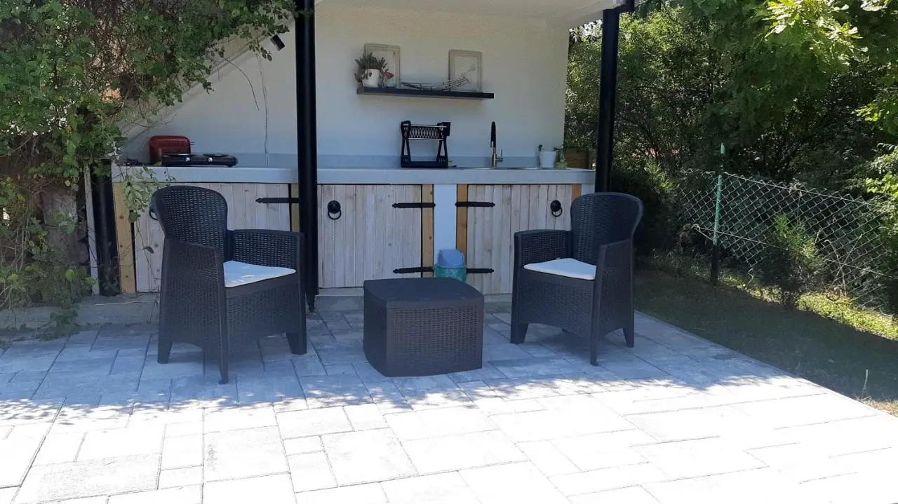Ravne Rest House