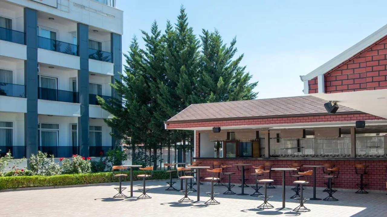Lake Life Hotel
