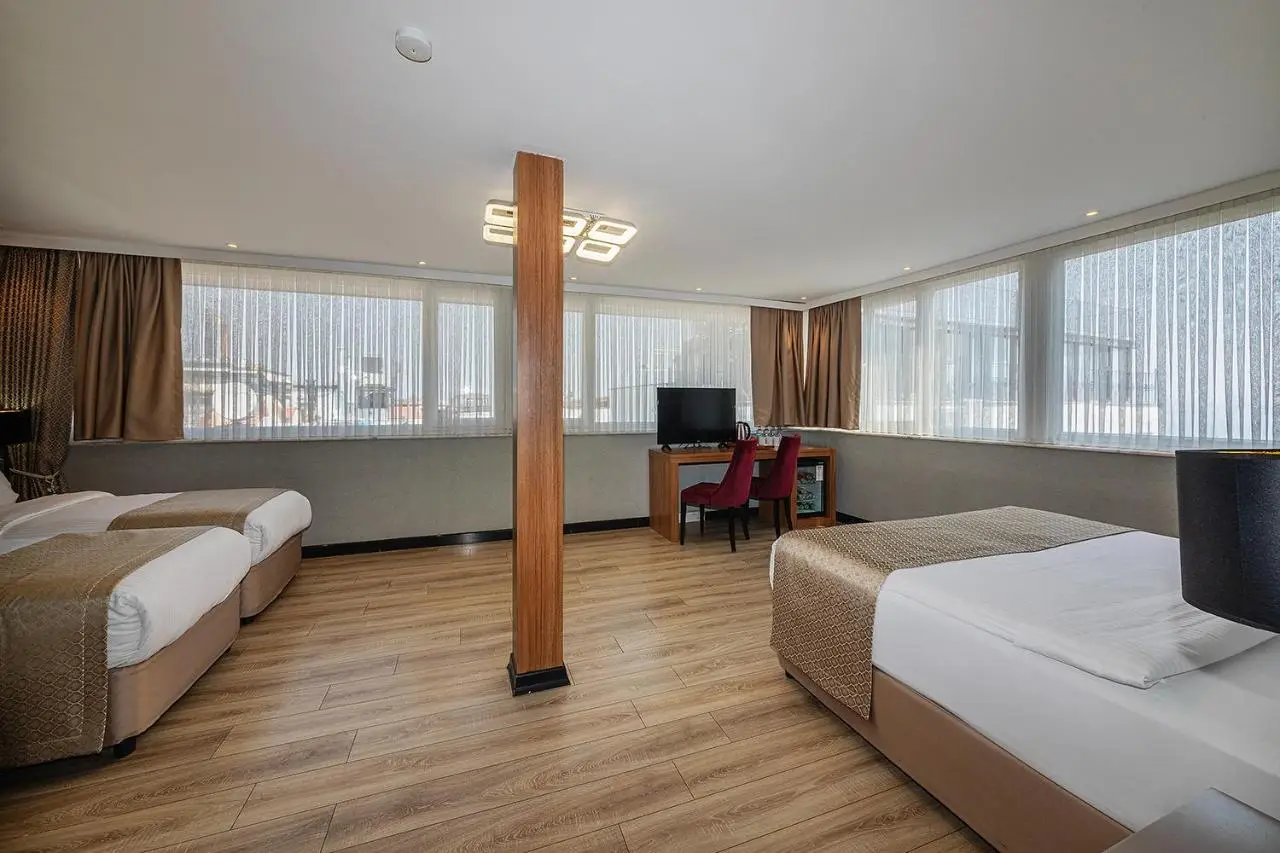 Aristocrat Hotel