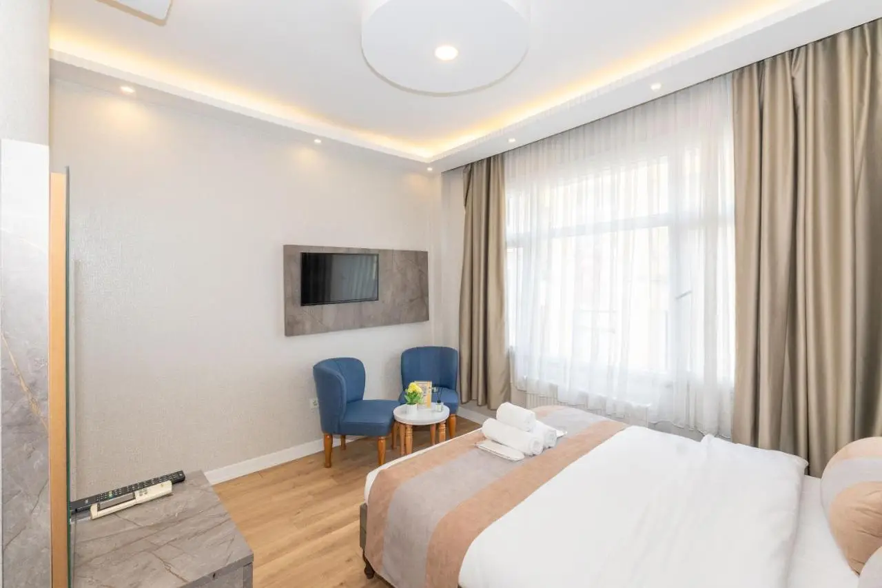 BiRAND SUiT HOTEL