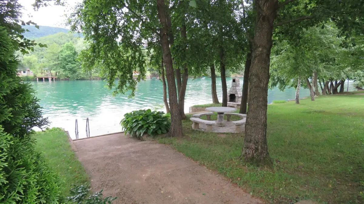 Rest House "Lohovo" on the riverside -Bihac